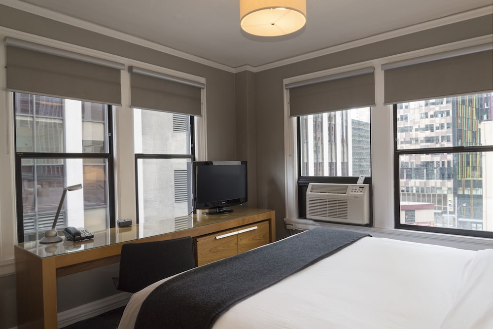 Standard Room, 1 King Bed, Accessible (Accessible Modern King) - Photo 3