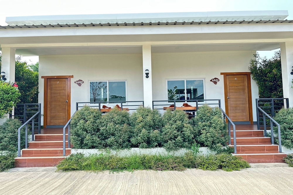 Deluxe Room - Photo 4