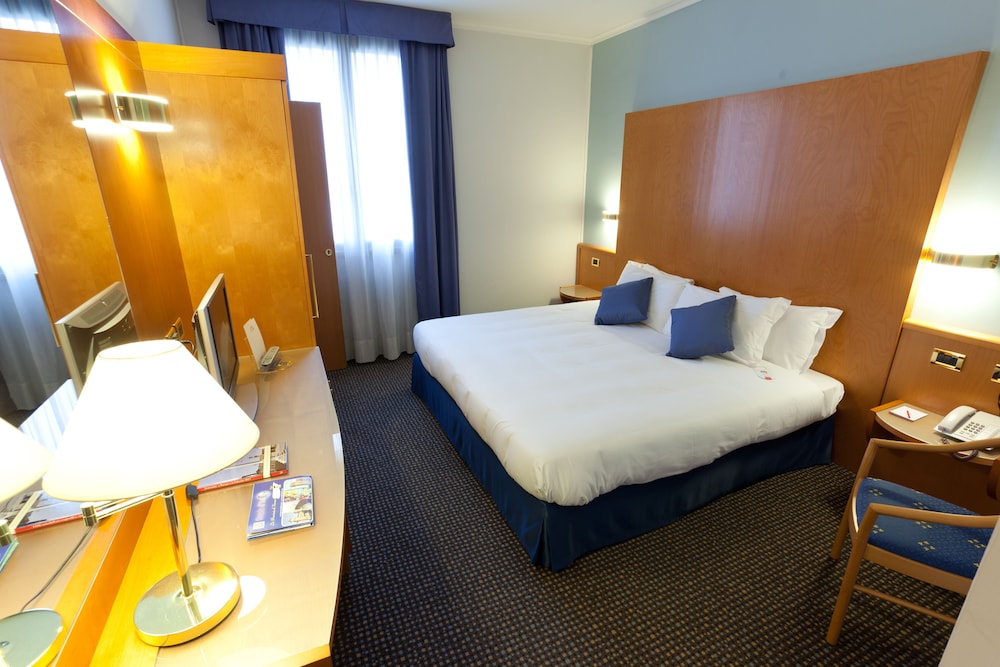 Classic Double or Twin Room, 1 King Bed photo 2