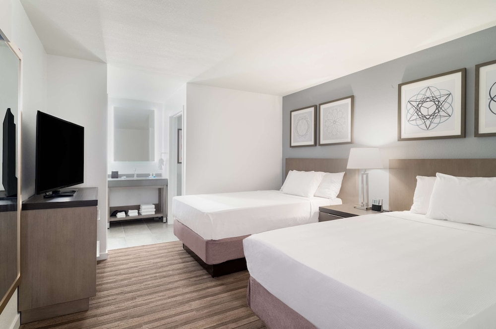 Suite, 2 Bedrooms (Trio Suite plus Sofa bed) - Photo 6