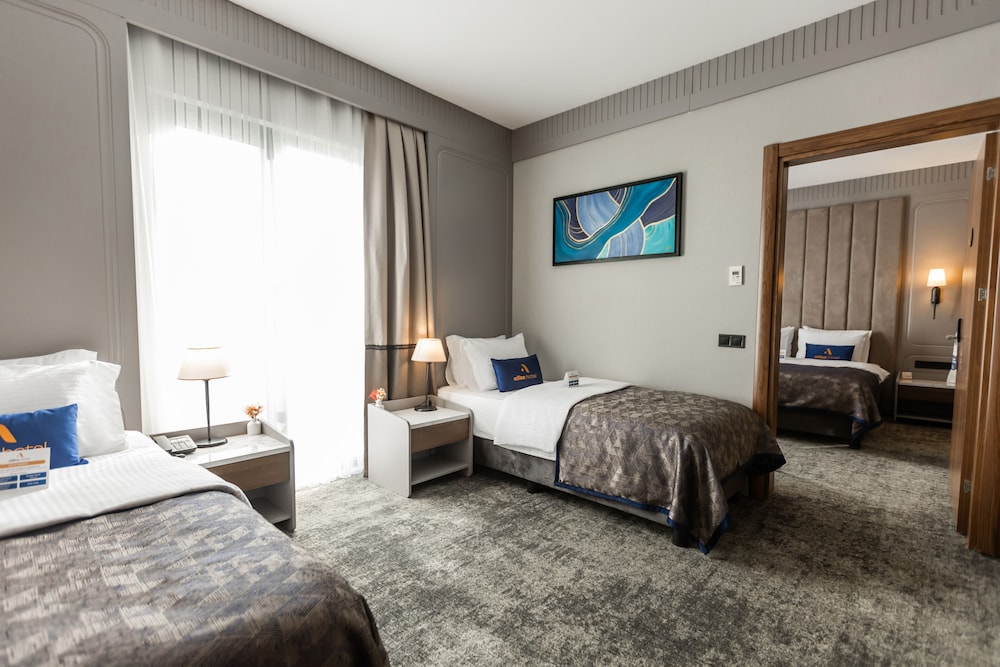 Grand Room photo 2