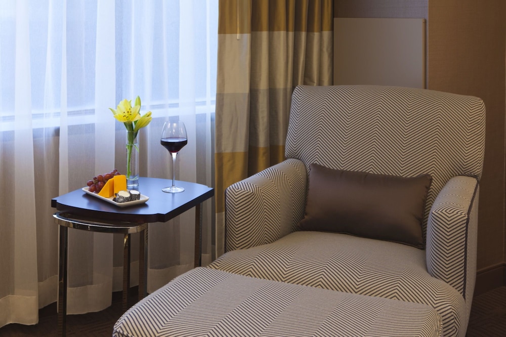 Traditional Room, 1 King Bed, Non Smoking photo 2