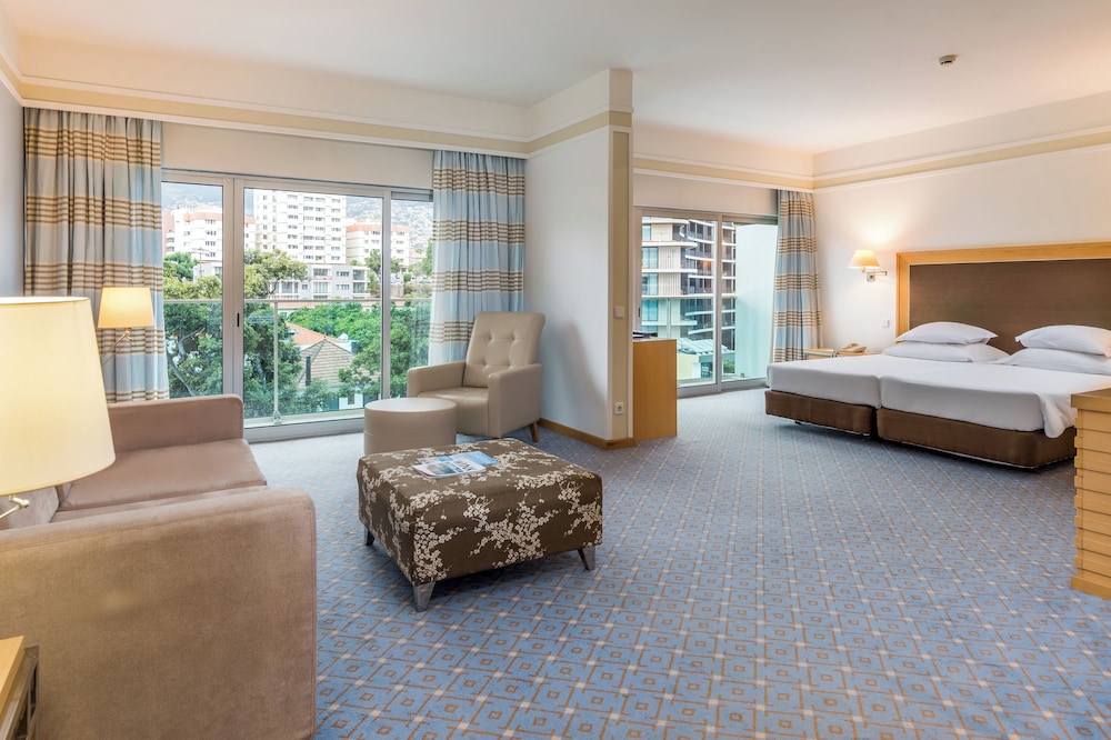 Family Room (2 Extra Beds)