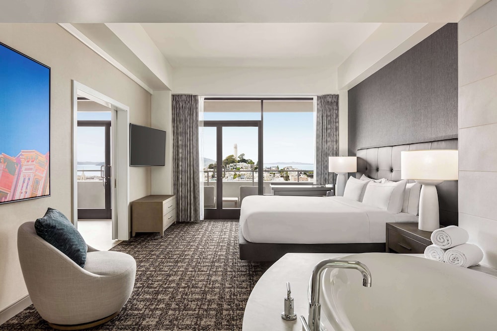 Presidential Suite, 1 King Bed, Balcony, Bay View photo 3