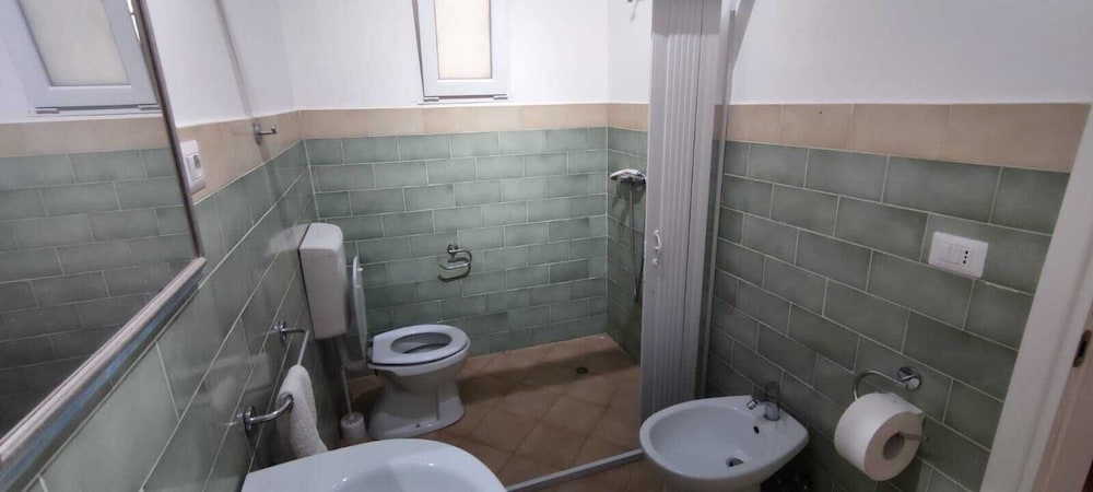 Club Room, 1 Queen Bed, Non Smoking, Garden View photo 3