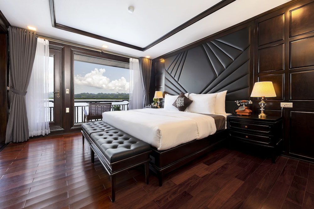 Princess Suite with Private Balcony photo 1