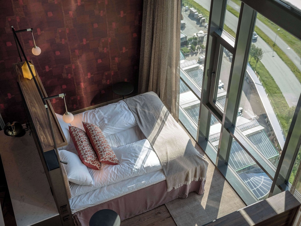 Suite, 1 King Bed, Non Smoking - Photo 17