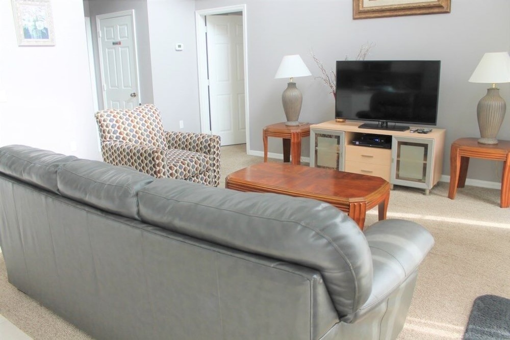 House, 6 Bedrooms photo 3