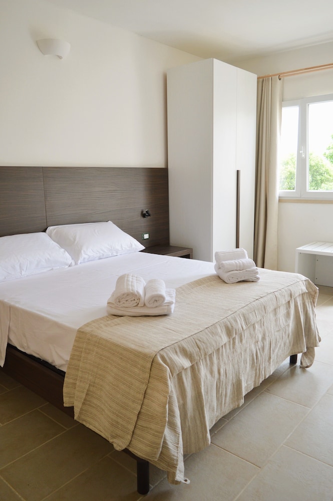 Junior Quadruple Room, Garden View
