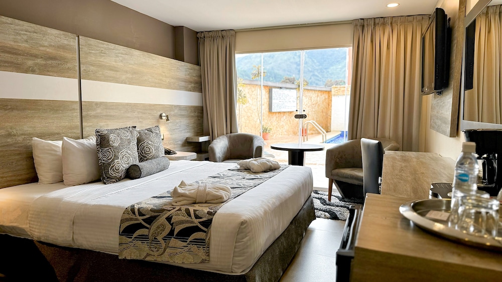 Deluxe Room, Balcony, Mountain View