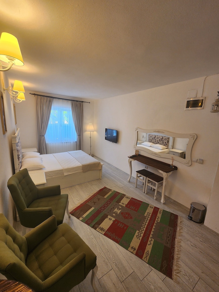 Deluxe Triple Room photo 2