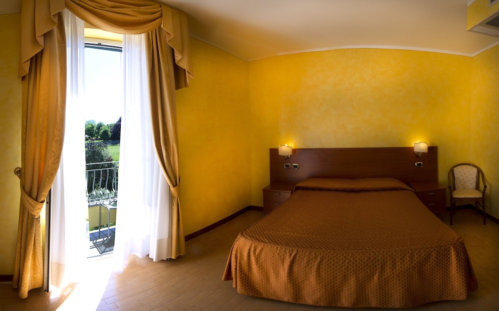 Standard Double Room Single Use, Garden View photo 1