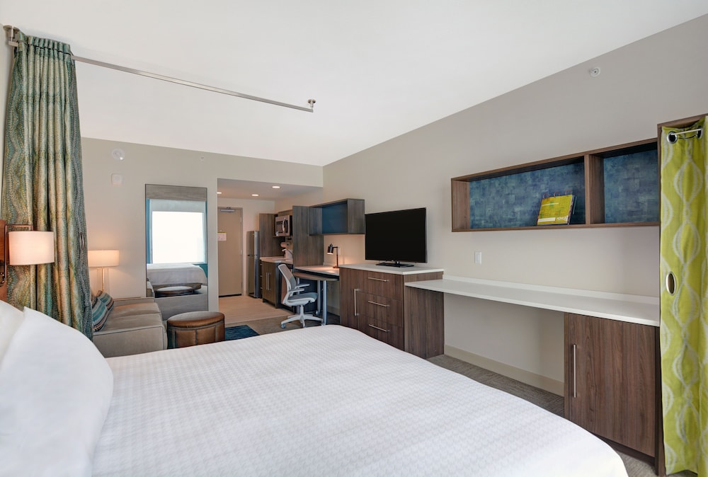 Studio Suite, 1 King Bed, Non Smoking - Photo 4
