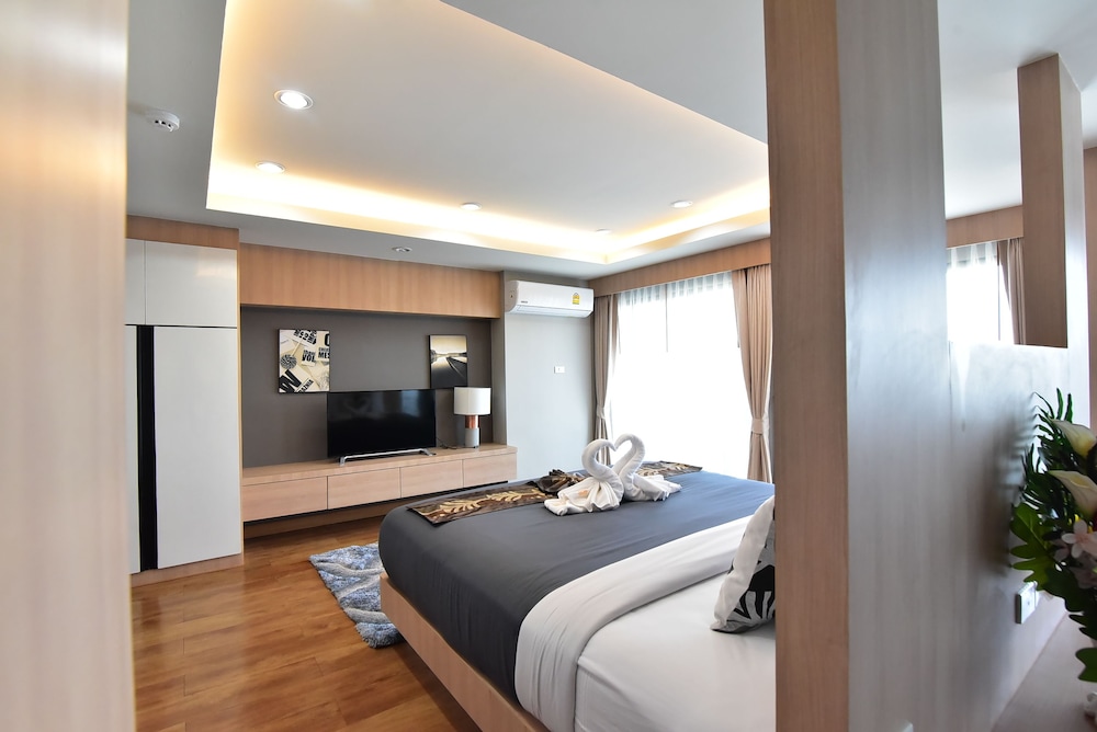 Deluxe Suite photo 3