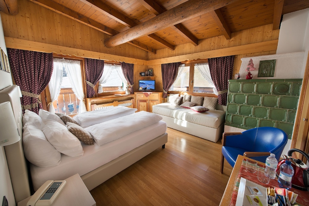 Romantic Double Room, Jetted Tub, Mountain View