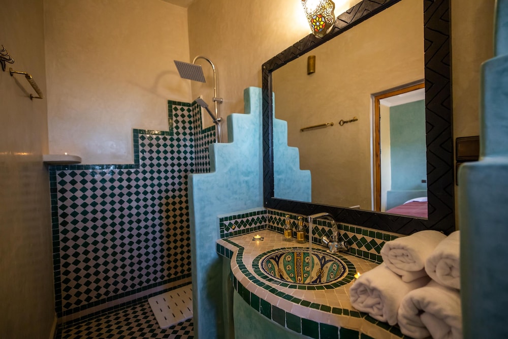Deluxe Twin Room - Photo 16