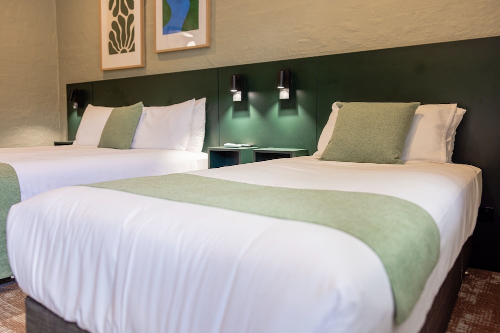 Standard Triple Room, Non Smoking (Standard Motel Room)