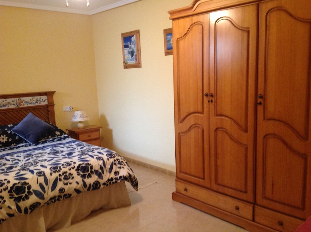 Classic Double Room, Shared Bathroom photo 3