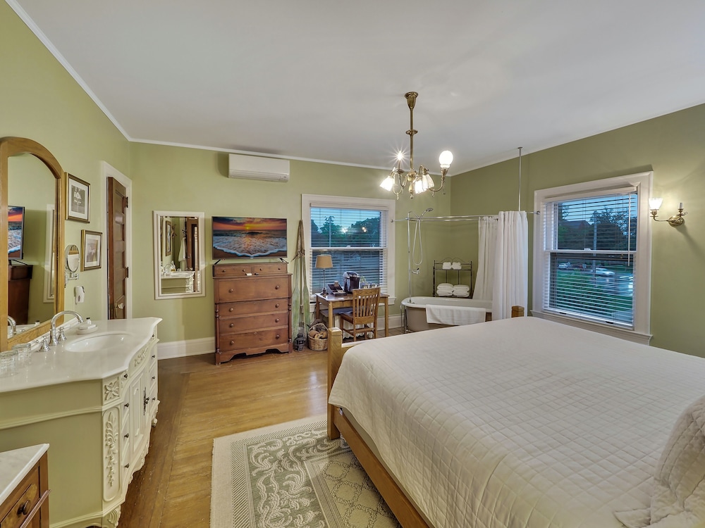 The Cottage Room