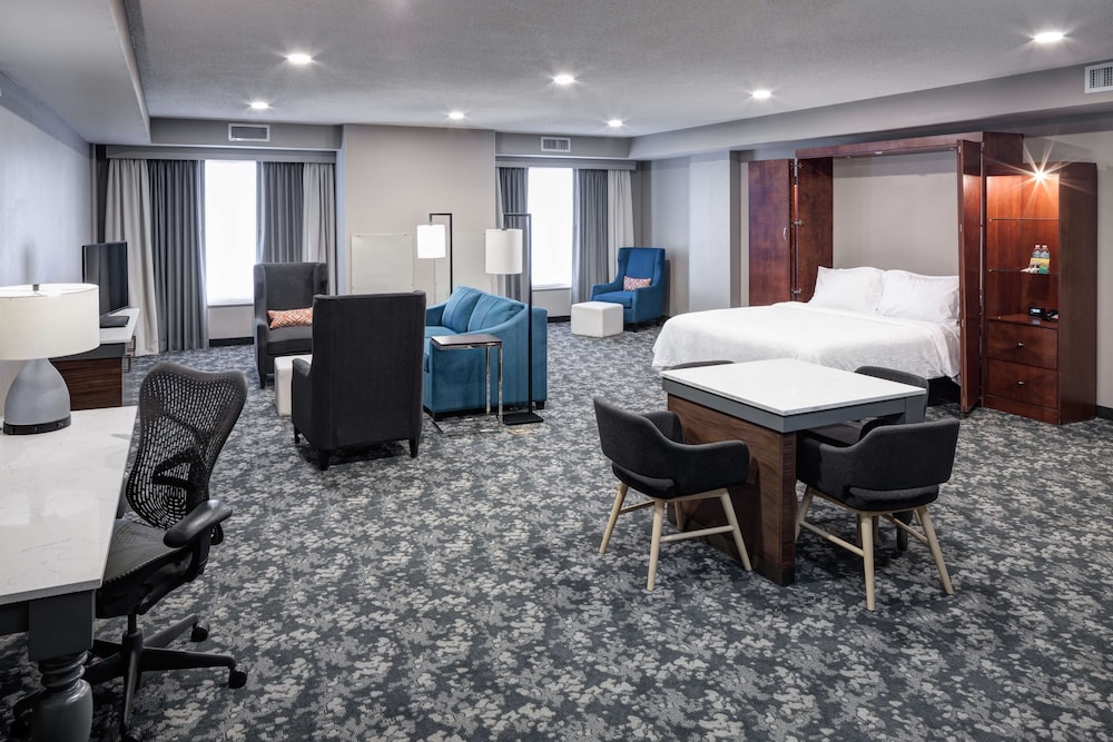 Suite - Photo 1
