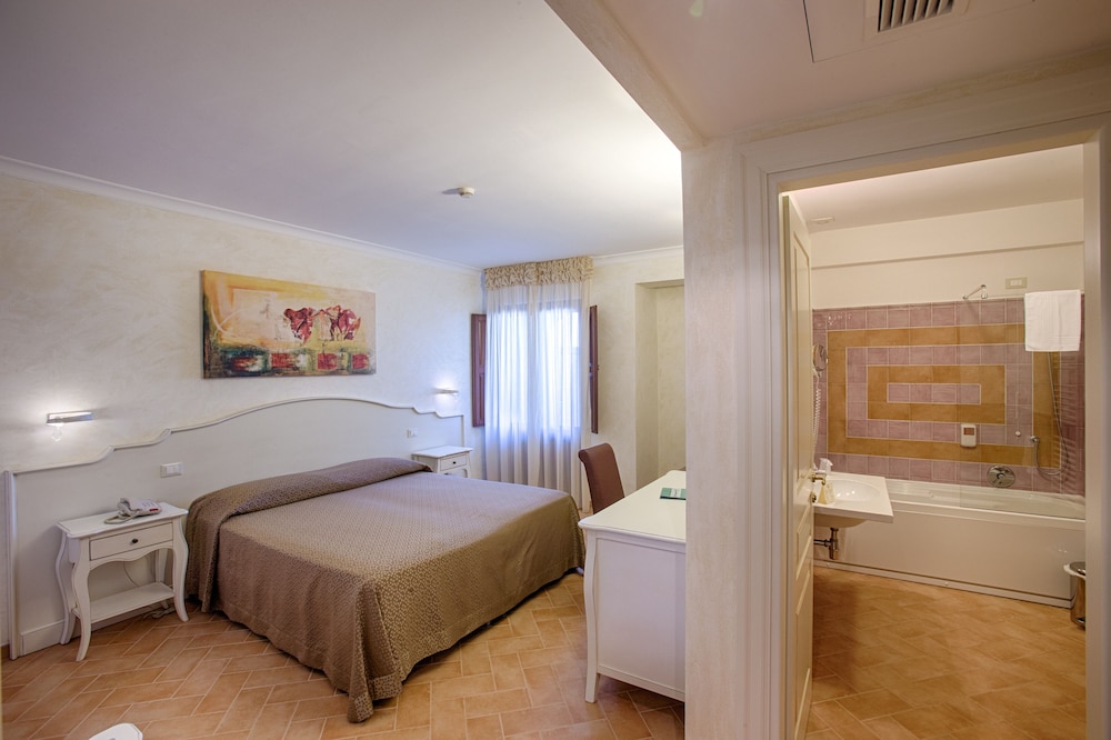 Deluxe Double or Twin Room, Jetted Tub
