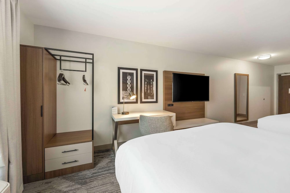 Standard Room, 2 Queen Beds, Non Smoking - Photo 5