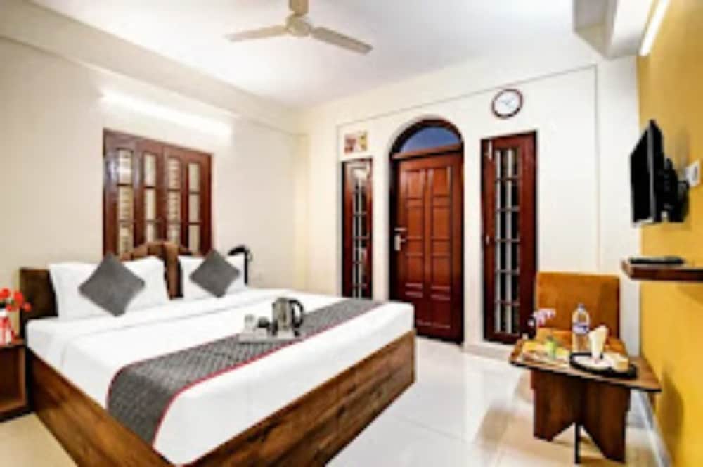Superior Double Room, City View