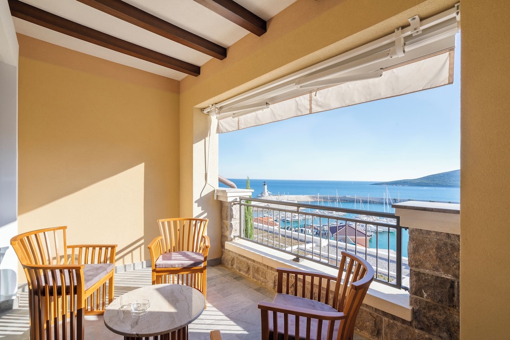 Apartment, 1 Bedroom, Sea View (C-605) photo 2