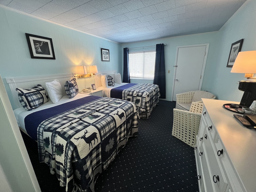 Quadruple Room, 2 Double Beds, Pool View, Ground Floor photo 3