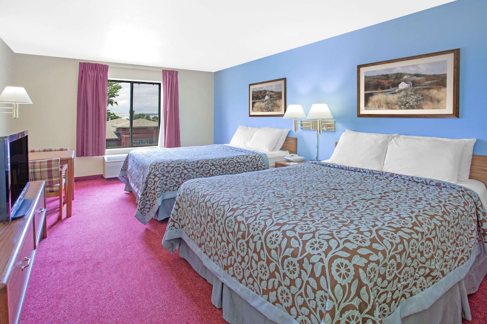 Room, 2 Queen Beds, Non Smoking - Photo 1