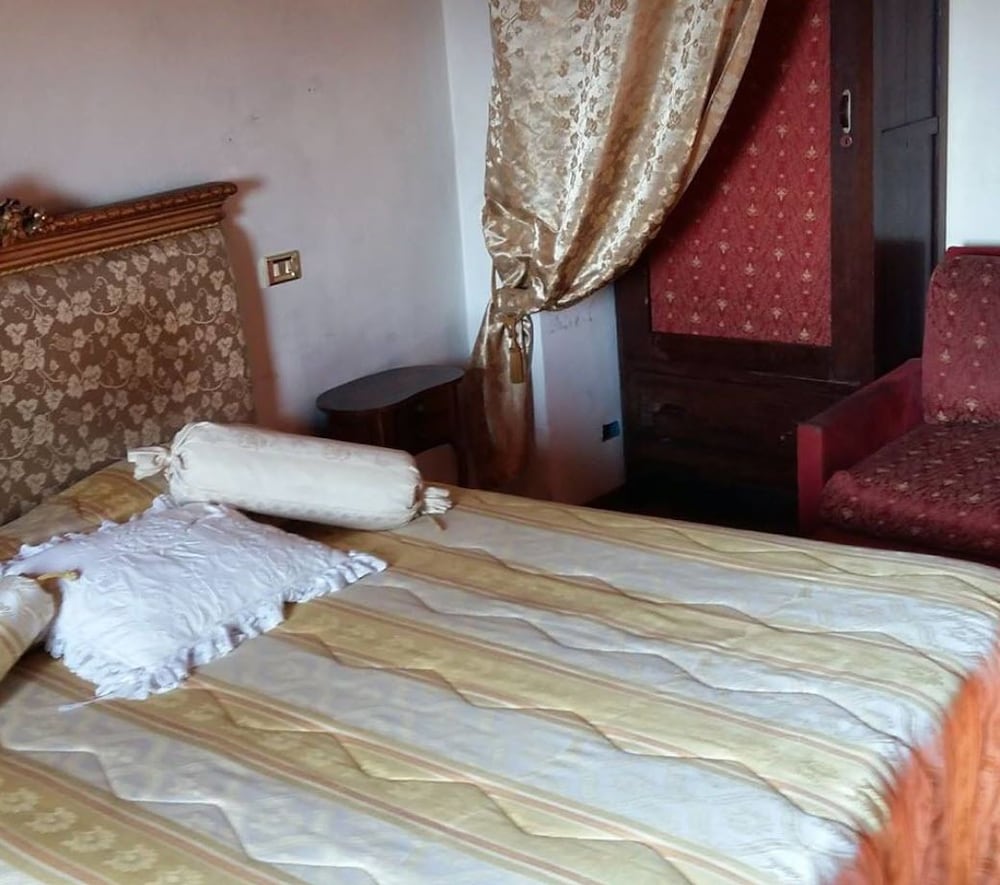 Deluxe Quadruple Room, Shared Bathroom photo 2