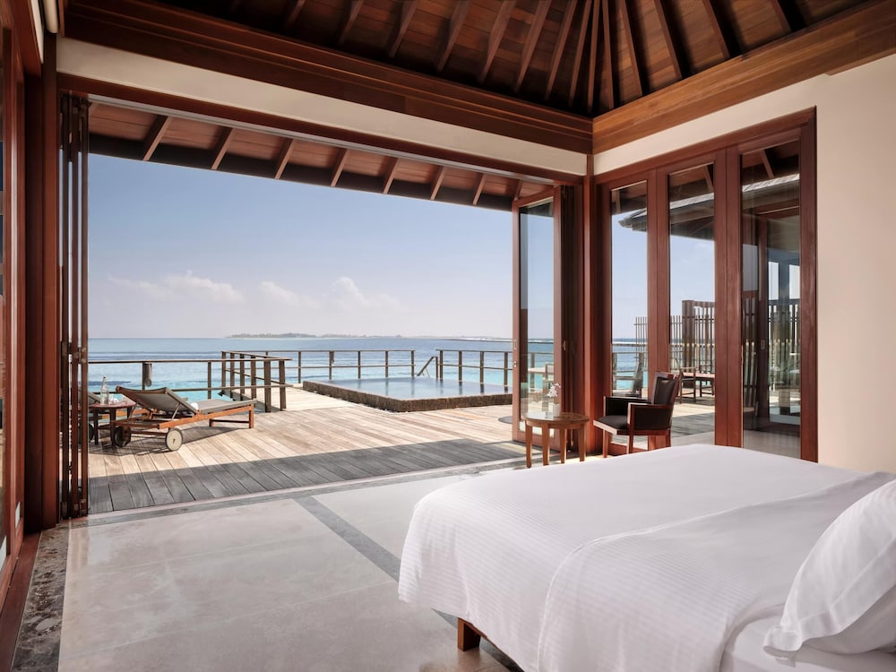 Executive Suite, 1 Double Bed with Sofa bed (One Bedroom Ocean Suite with Pool) - Photo 7