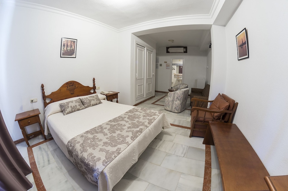 Double Room, 1 Queen Bed photo 2