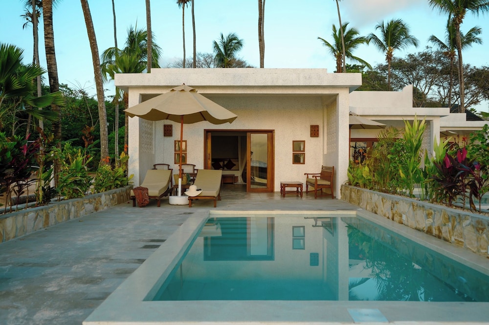 Sea Front Beach Villa with Pool