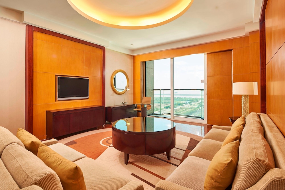 Room, 1 King Bed, Balcony, City View photo 2