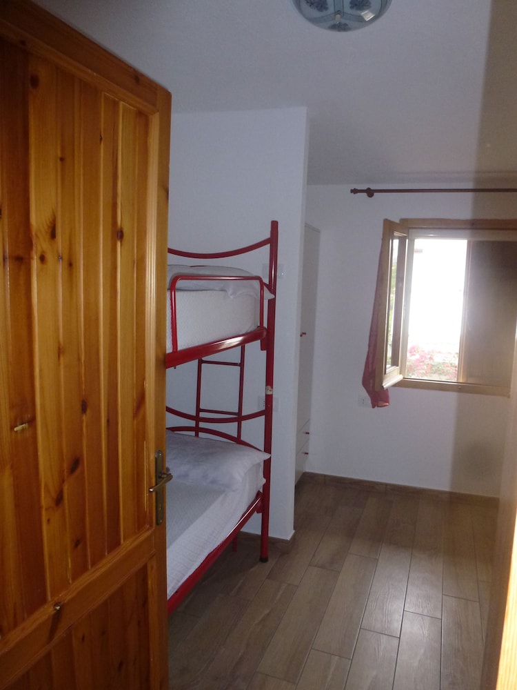 Comfort House, 3 Bedrooms, Terrace, Beachfront photo 3