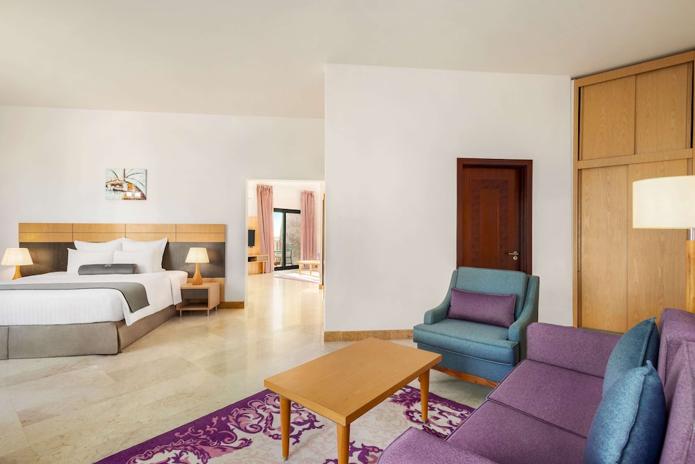 Executive Chalet, 1 King Bed, Non Smoking photo 3