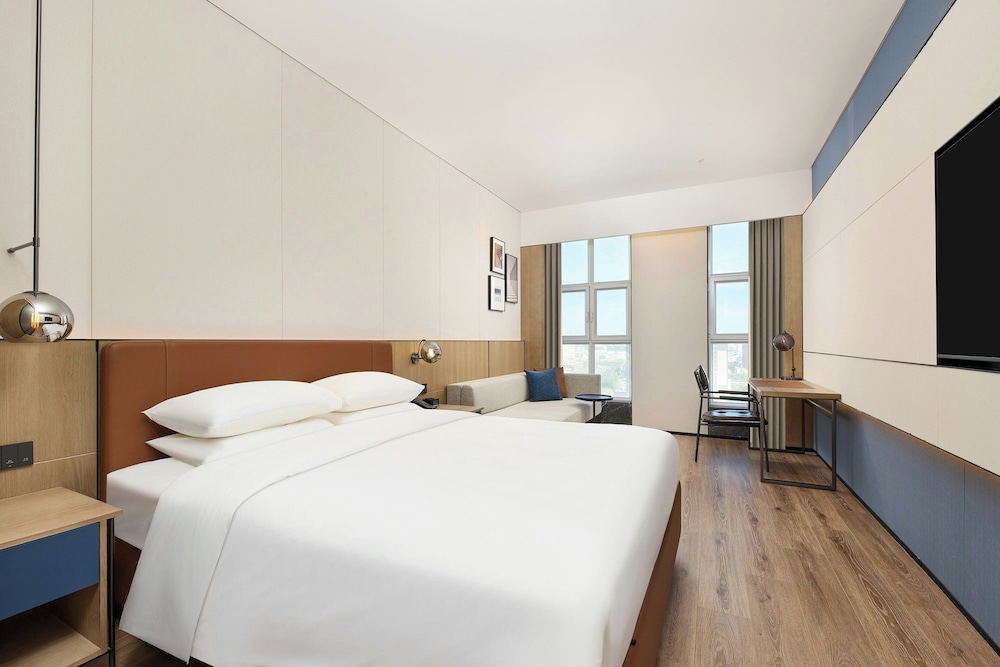 Room, 1 King Bed, City View