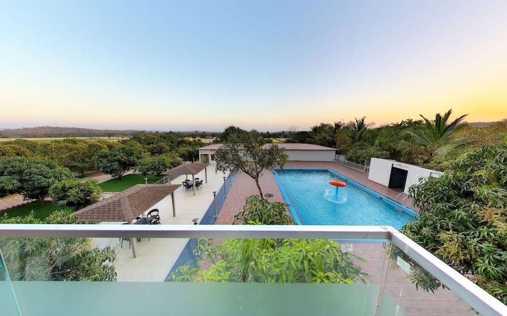 Luxury Room, Balcony - Photo 9
