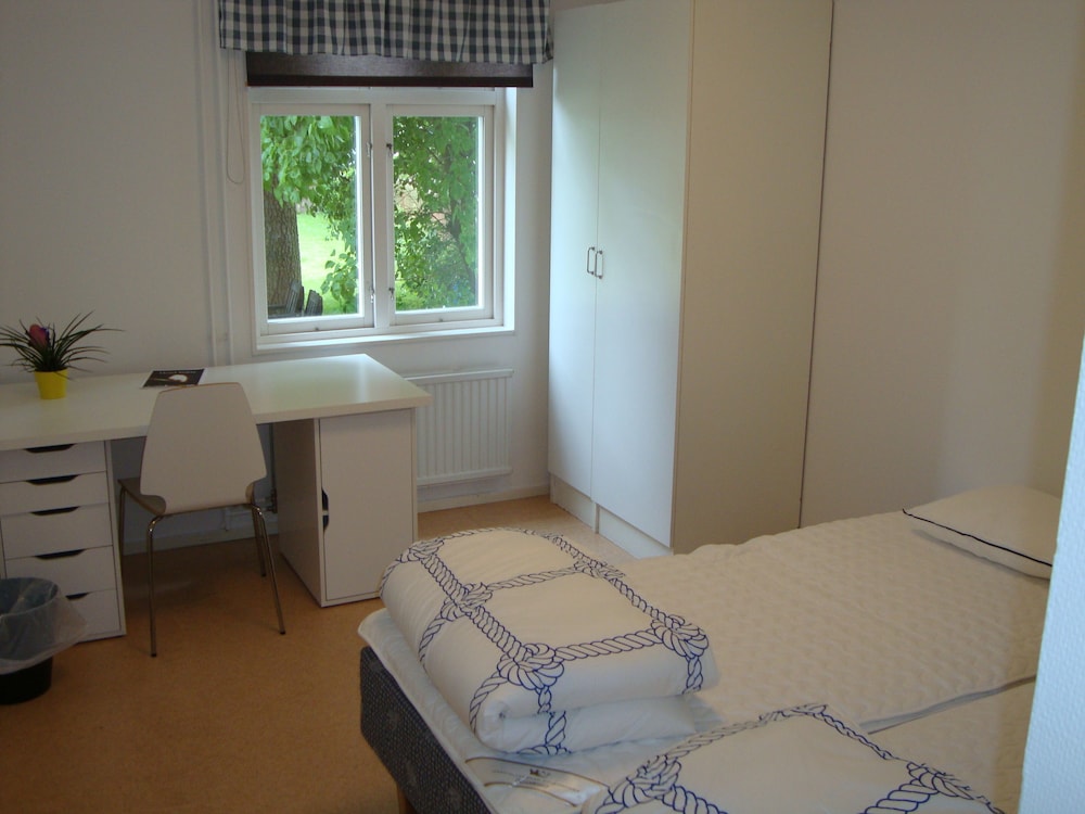 Twin Room, Shared Bathroom photo 1