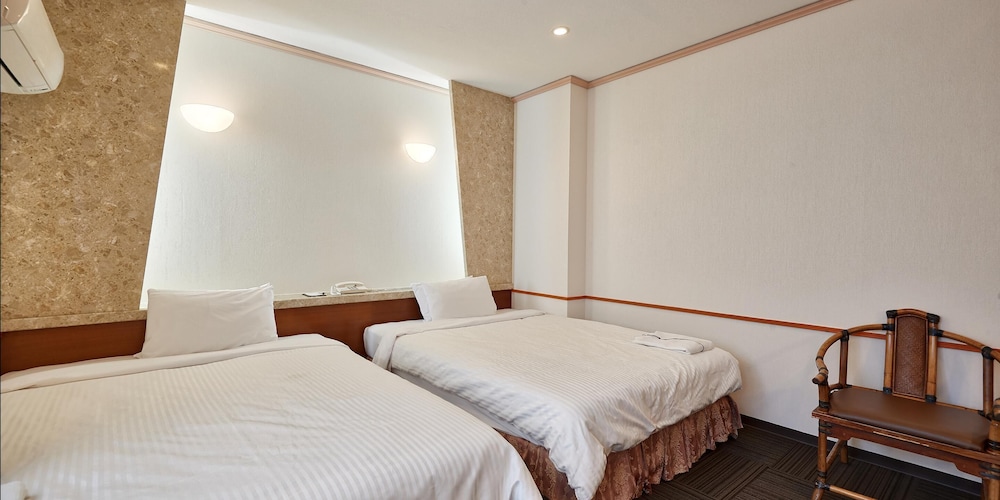 Twin Room, 2 Double Beds, Non Smoking - Photo 6