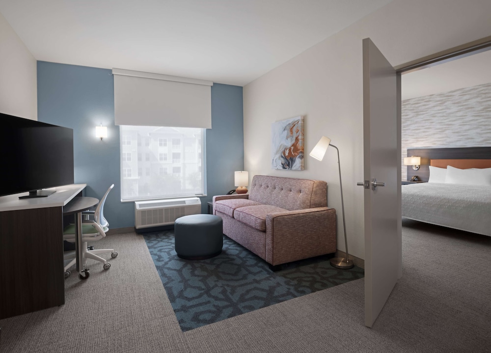 Suite, 1 King Bed, Accessible (Hearing) - Photo 1