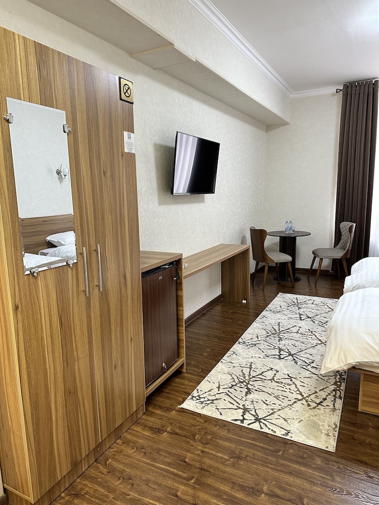 Basic Double or Twin Room - Photo 3