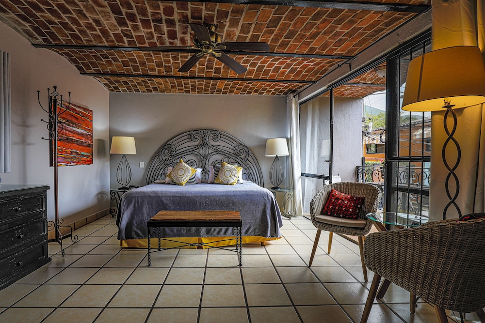 2 La Luna, 1 King Bed, Private Balcony