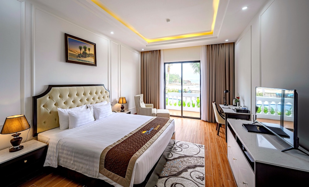 Grand Deluxe King Room