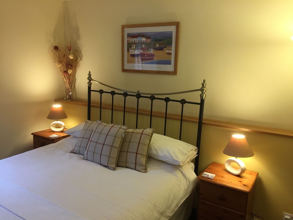 Double Room, 1 King Bed (Kingfisher) photo 2