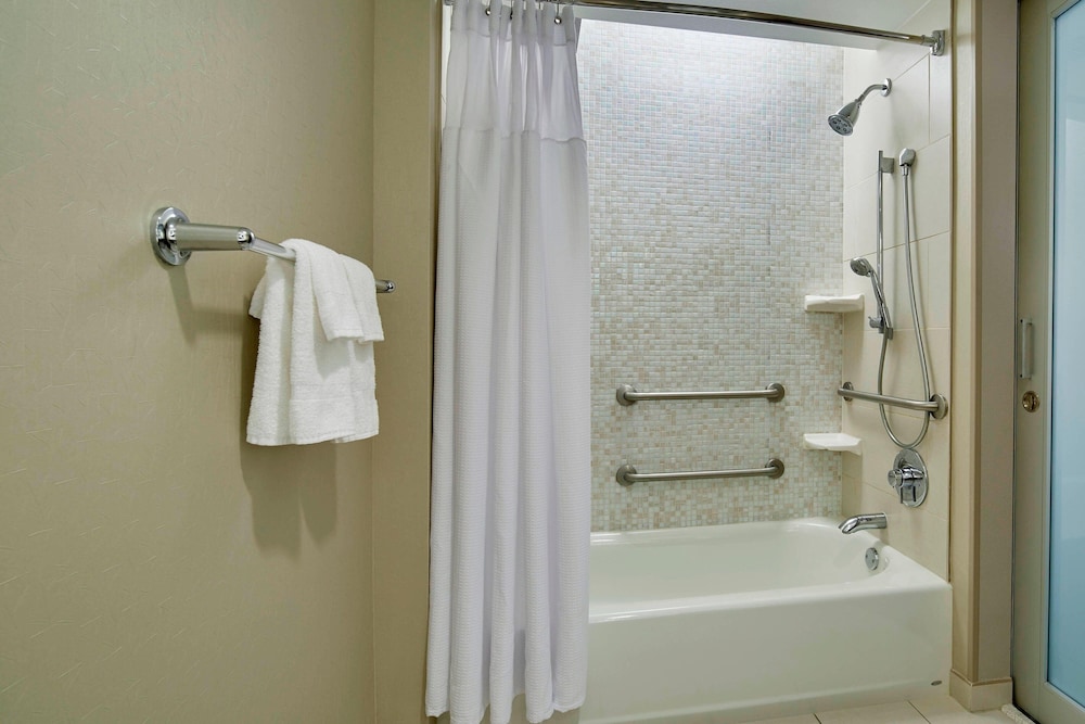 Suite, 2 Queen Beds - Photo 8