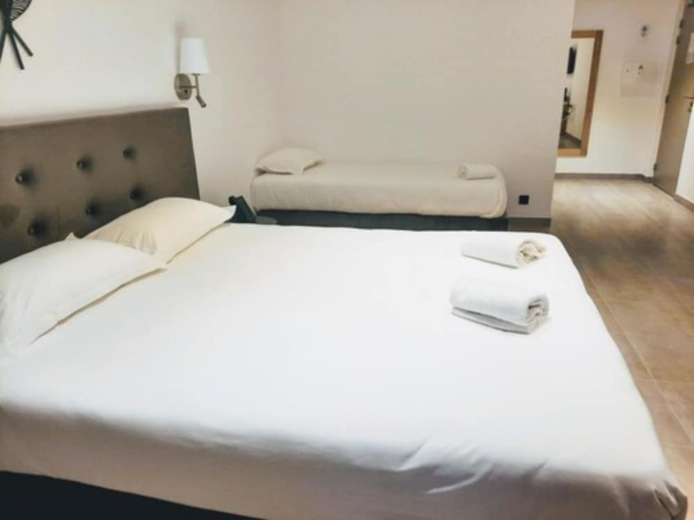 Standard Triple Room - Photo 1
