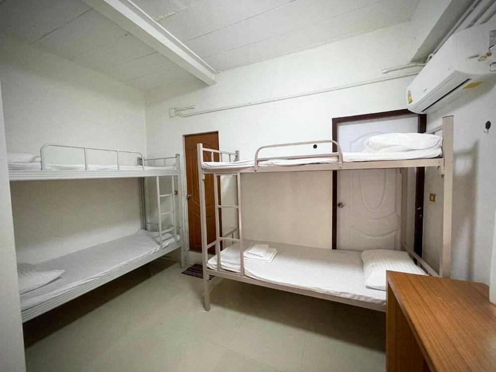 Shared Dormitory, Women only photo 1
