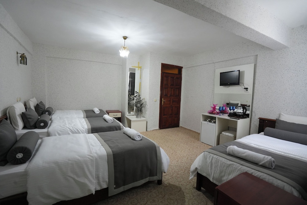Family Suite, Connecting Rooms (6 People) photo 1